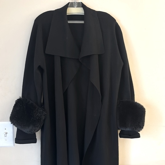 T Tahari Black Draped Open Front Faux Fur Trim Chic Size L - Picture 10 of 10